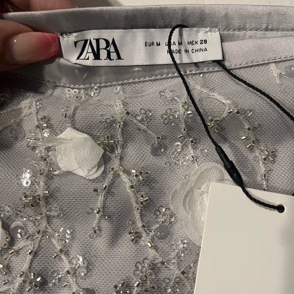 New with tags, ZARA Skirt with sequin appliqué and structured flowers. - Picture 9 of 9